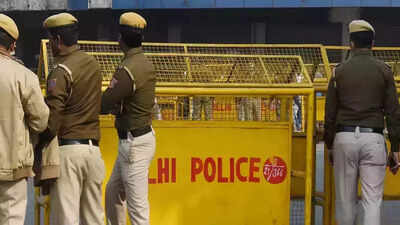 Delhi Police ASI Arrested for Taking Rs 10,000 Bribe: Tea Stall Owner Detained | Delhi News