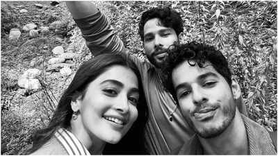 Ishaan Khatter, Siddhant Chaturvedi, and Pooja Hegde enjoy monsoon magic in Manali—see pics | Hindi Movie News