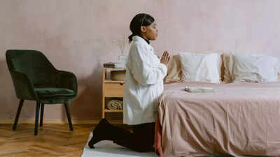 You thought kneeling was just for worship? Know what it does to your back, joints, and brain |