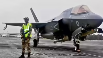 UK says it will buy F-35 jets capable of carrying nuclear bombs