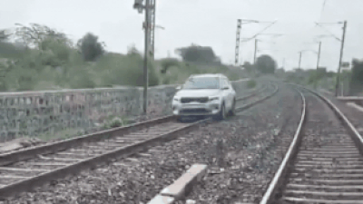 Job loss, divorce, distress: Lucknow woman who drove car on railway tracks in Hyderabad sent to Institute of Mental Health (IMH); booked | Hyderabad News