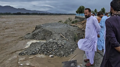 Pakistan: Flash floods kill 11 amid heavy rain warning