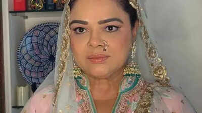 Gulfam Khan Hussain pays tribute to legendary Meena Kumari in Pakeezah style | Hindi Movie News