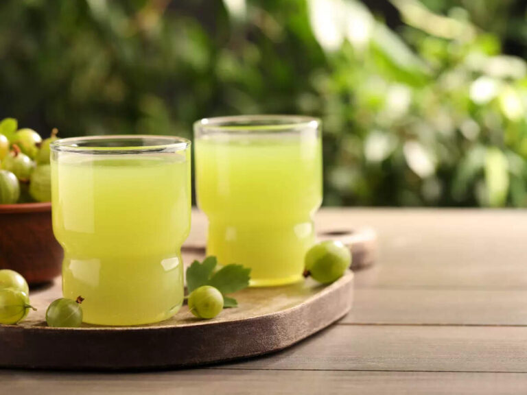 5 reasons to begin the day with Amla and Ginger shots