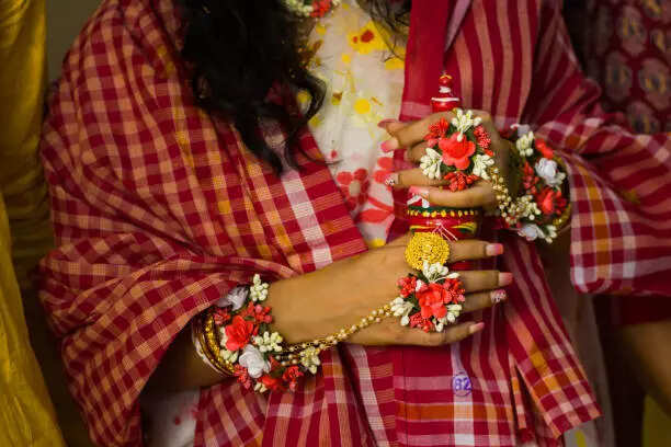 5 Bengali textiles every Indian woman should have in her wardrobe