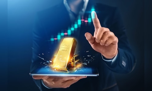 Gold hits all-time high in India as global risks boost safe-haven demand