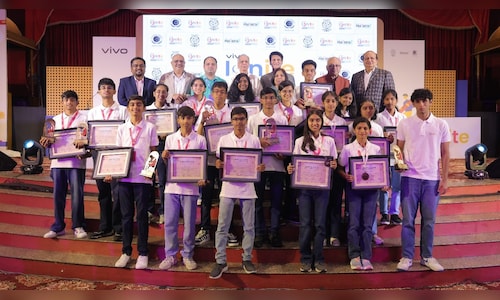 vivo India awards ₹35 lakh in scholarships to student innovators at Ignite 2025