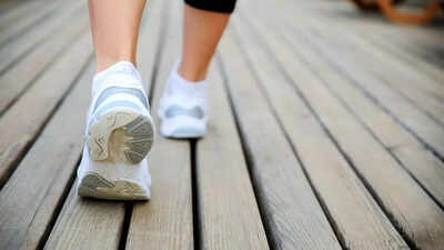 When is the best time to go for a walk? Know the health benefits of walking in the morning or evening |