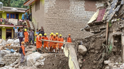 4 killed as taxi plunges near Rohtang; flash floods ravage Himachal Pradesh | India News