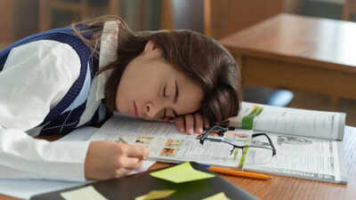 Teen anxiety and sleep: Why sleeping in on weekends helps, but only up to a point |