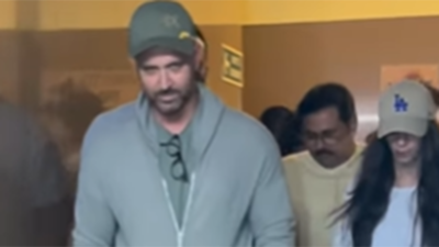 Spotted! Hrithik Roshan and Saba Azad on a low-key movie night, viral clip melts the internet | Hindi Movie News