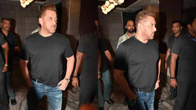 Salman Khan avoids posing for paparazzi while attending Sangeeta Bijlani’s 65th birthday celebration | Hindi Movie News