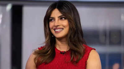 Priyanka Chopra picks ‘Hot dog’ over ‘Vada pav’; Netizens jokingly call her ‘pardesi girl’: Watch | Hindi Movie News