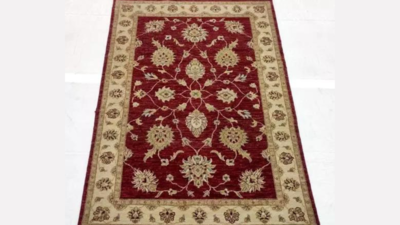 J&K government trains weavers to keep famed Kashmiri carpets alive | India News