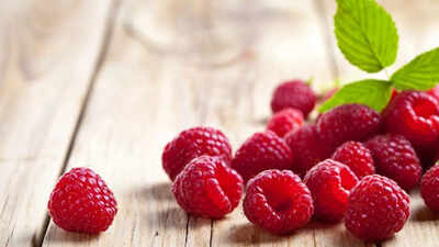 Red raspberries for improving your skin: Benefits and tips to use |