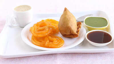 PIB busts myth: No health warnings issued on samosas and jalebis