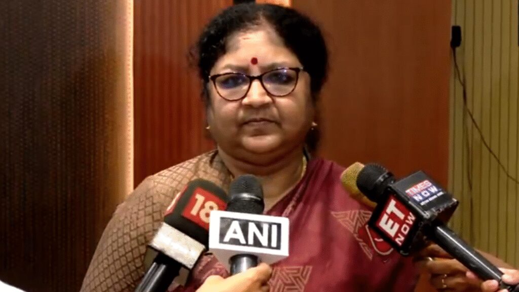 Peace returns to Kerala University campus; Higher Education Minister, VC hold talks, ETEducation