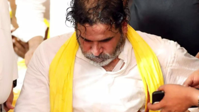 Prashant Kishor injured at Bihar rally: Jan Suraaj founder leaves midway due to rib injury, given first aid | India News