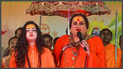 Laxmi Narayan corrects Mamta Kulkarni’s ‘blessing’ blunder during Akhada ritual in viral video |