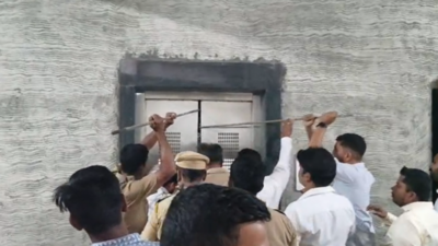 Vasai lift scare: BJP MLC, MLAs trapped in elevator; rescued after 10 minutes | Mumbai News