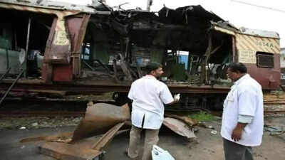 Mumbai Train Blasts 2006: Bombay HC acquits all 12 accused; says prosecution utterly failed to prove case against them | Mumbai News
