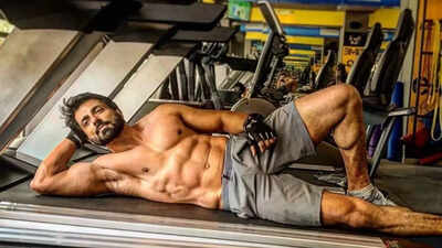 ‘Sonu Sood never misses the gym, does 100 push-ups as warm-up,’ reveals Celebrity trainer Yogesh Bhateja | Hindi Movie News