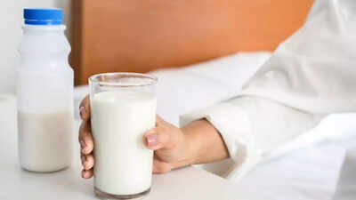 Drinking milk before bed: Benefits, risks, and tips for a better night’s sleep |