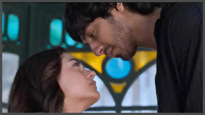 Saiyaara box office day 7: The Ahaan Panday-Aneet Padda starrer surpasses Rocky Aur Rani Kii Prem Kahani with Rs 170 crore collection |