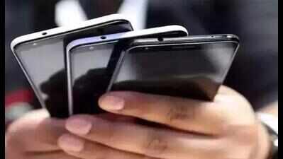 Mumbai train thefts: 26,000 phones worth 62 crore stolen on city rail network in 30 months; 500 to return to owners | Mumbai News