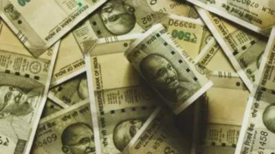 Currency watch: Rupee ends 12 paise lower at 86.52 as equities drop and crude rises; trade uncertainty, FIIs weigh