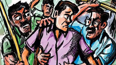 Language row: Student thrashed by classmates with hockey stick over Marathi wedding invitation on WhatsApp group; FIR filed against 4 | Mumbai News