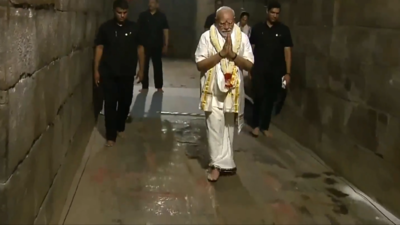 2-day TN visit: PM Modi offers prayers at Chola temple; holds roadshow in Gangaikonda Cholapuram | India News