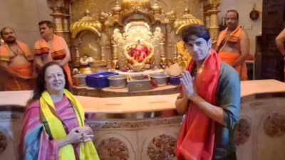 Sidharth Malhotra visits Siddhivinayak Temple with mother; seeks blessings for newborn daughter and wife Kiara Advani: WATCH | Hindi Movie News