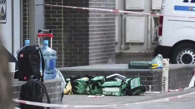 London stabbing near Tower Bridge: Two dead, two injured including suspect in knife attack; no terror link suspected, say police