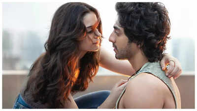 Mohit Suri, Ahaan Panday and Aneet Padda’s ‘Saiyaara’ becomes 25th biggest hit of Hindi cinema; records its lowest collection on Monday | Hindi Movie News