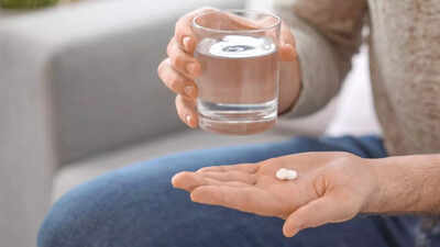 Cold or lukewarm water? Which one is better for taking medicine |
