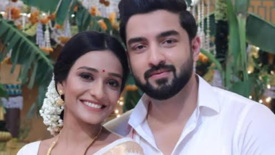 Exclusive – Aishwarya Khare reveals co-star Rohit Suchanti’s reaction to her new show Chhoriyan Chali Gaon; says, “Every other day, he texts me…”