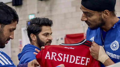 IND vs ENG: Hilarious! Arshdeep Singh, Dhruv Jurel react to shirt worth Rs 3 Lakh in England market | Cricket News