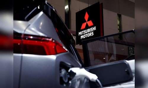 Mitsubishi Motors falls on steep drop in quarterly profit