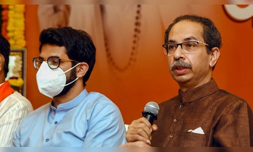 Day after Fadnavis’ tongue-in-cheek ‘offer’, Uddhav meets CM along with Aaditya
