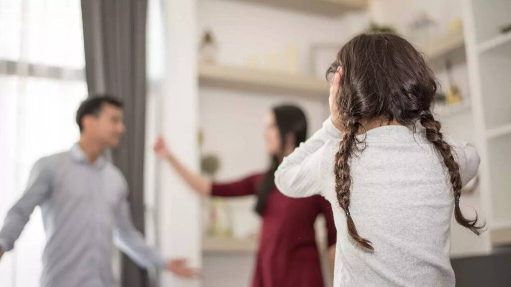 5 reasons why parents should NEVER fight or argue before kids (and what to do instead)