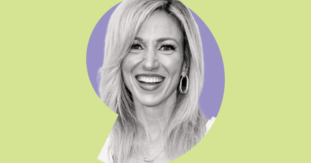 Debbie Gibson Wants to Take Your Photo (She Won’t Steal Your Phone)