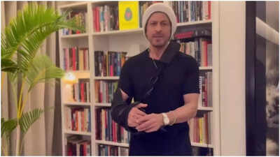 Shah Rukh Khan’s arm cast in National Award acceptance video explained; all about his injury and shoot delay | Hindi Movie News