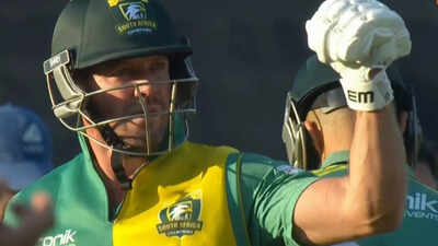 Watch: Unbelievable! 41-year-old AB de Villiers battles hamstring injury to score 47-ball ton vs Pakistan in WCL 2025 final