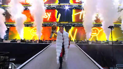 WWE SummerSlam 2025 (August 3, 2025) Results: Becky Lynch retains Women’s Intercontinental Championship title against Lyra Valkyria and a surprise attack by Bayley | WWE News