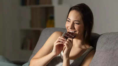 From flaxseeds to dark chocolate: 8 foods that influence female hormones |