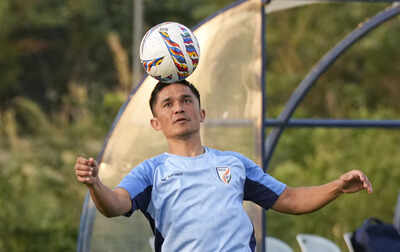 Salaries of Bengaluru players, including Sunil Chhetri, suspended indefinitely; club issues statement amid ISL uncertainty | Football News