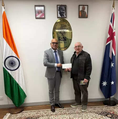 Indian Diplomat Honors Professor for Hindi Promotion in Australia, ETEducation