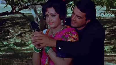 Dharmendra BRIBED spot boys Rs 20 each on ‘Sholay’ sets, just to hug Hema Malini – Details Inside | Hindi Movie News