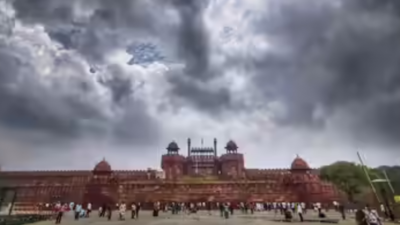 Delhi weather: Partly cloudy, rain expected in coming days | Delhi News